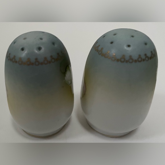 VINTAGE PORCELAIN SALT & PEPPER SHAKERS. - Picture 2 of 5